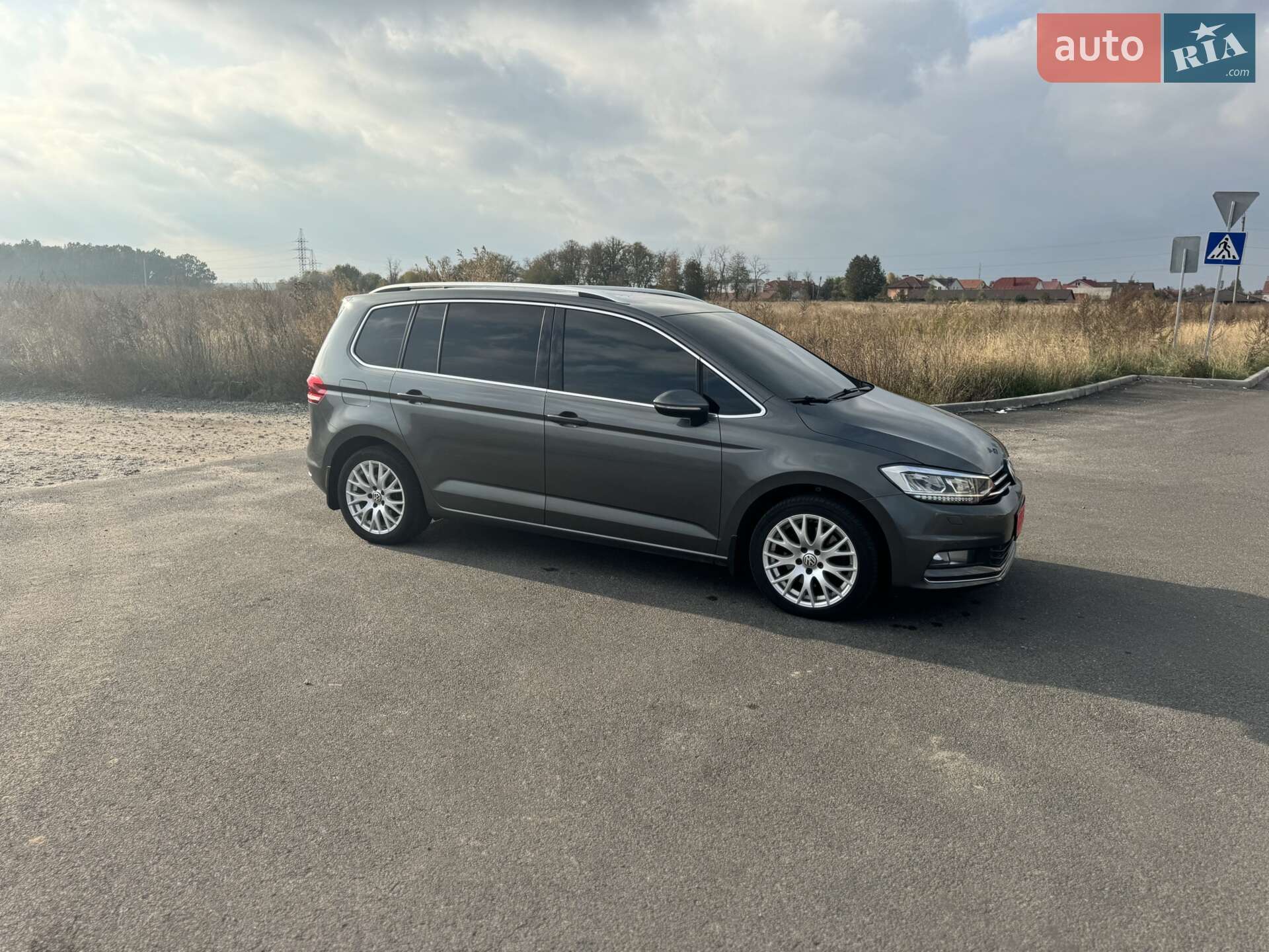 VOLKSWAGEN TOURAN