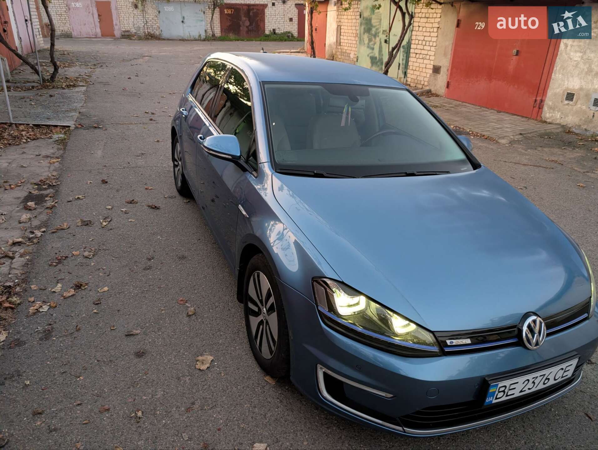 VOLKSWAGEN E-GOLF 2015