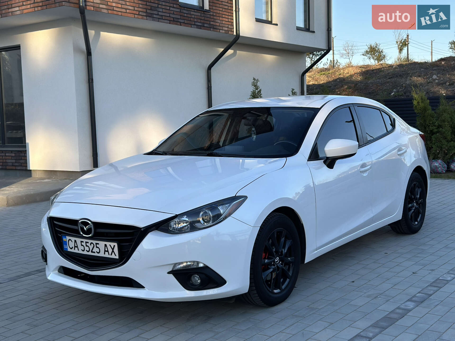 Головне фото звіту автомобіля MAZDA 3 2015