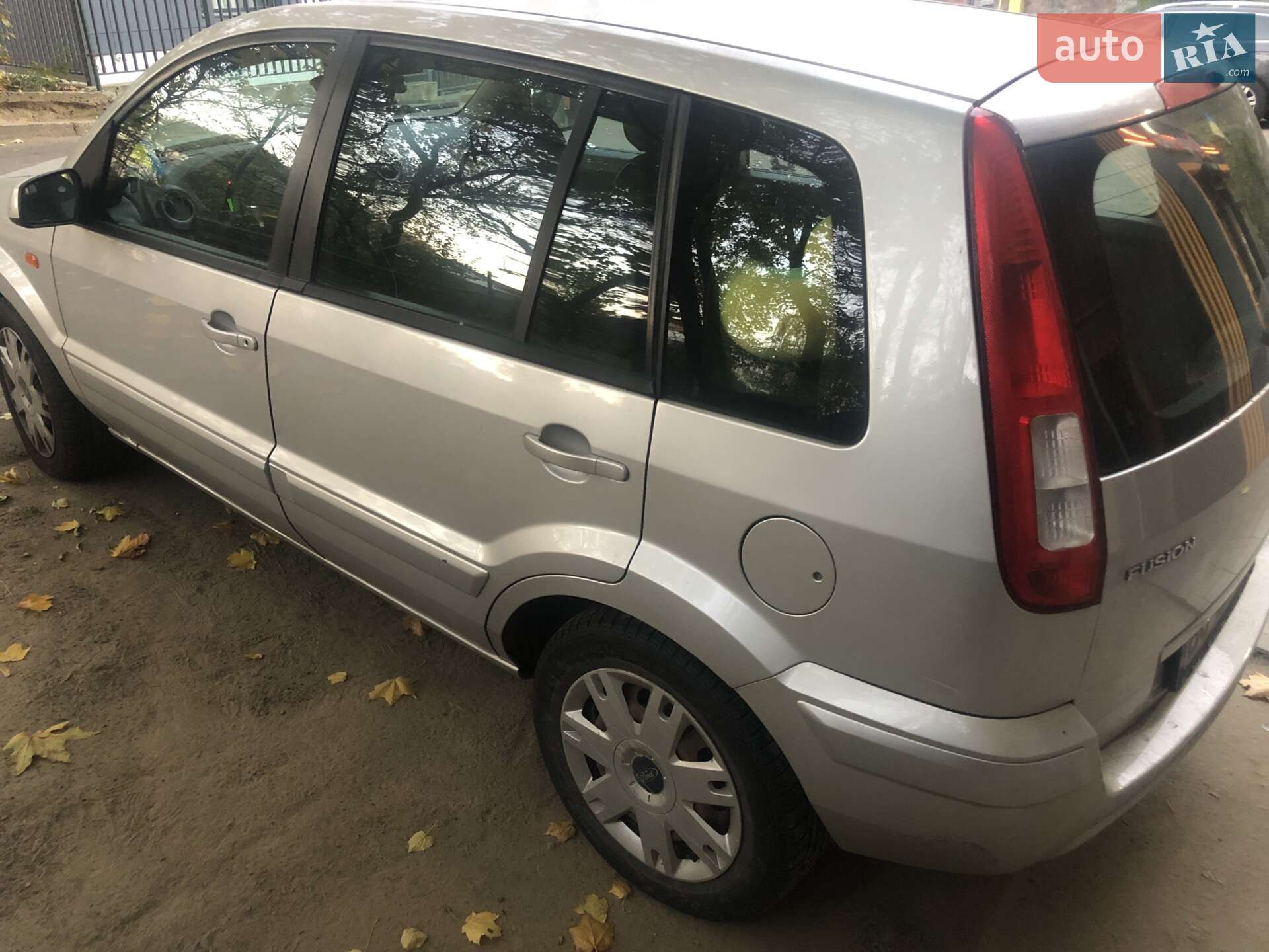 FORD FUSION 2010