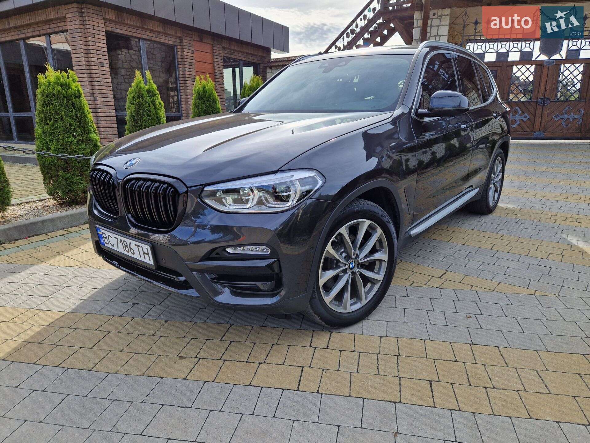 Головне фото звіту автомобіля BMW X3 2019