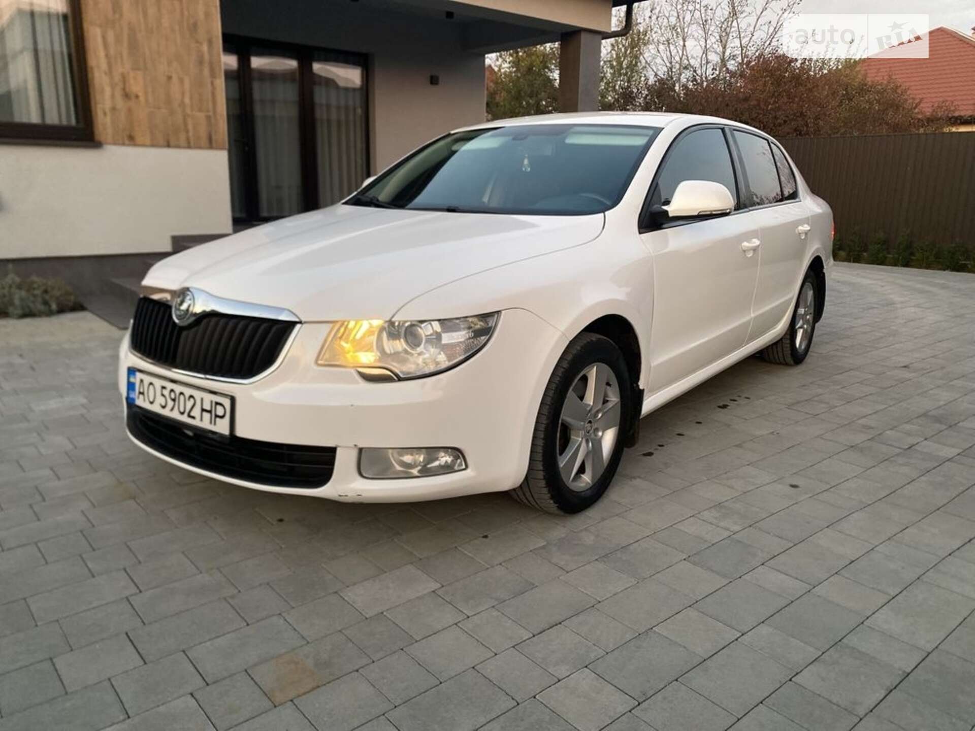SKODA SUPERB 2012