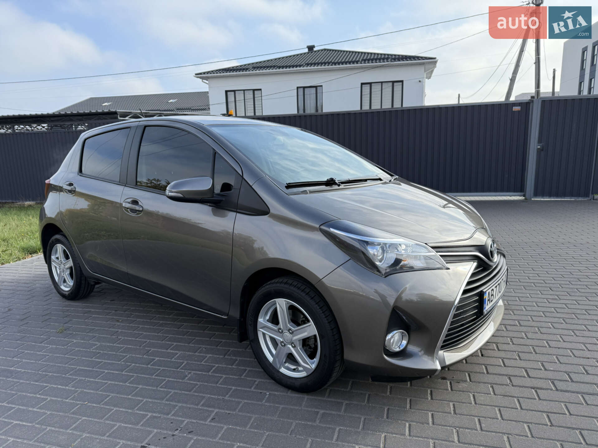 TOYOTA YARIS 2016