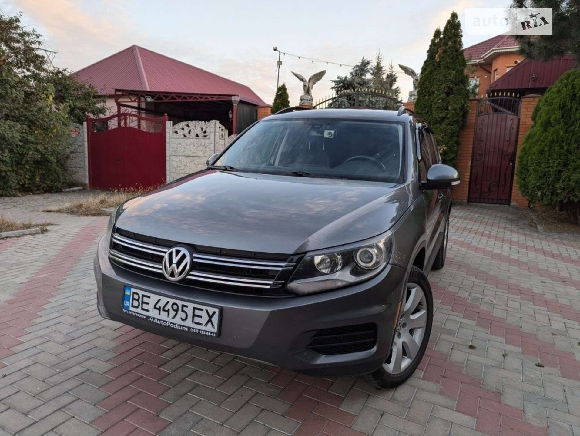 VOLKSWAGEN TIGUAN 2016