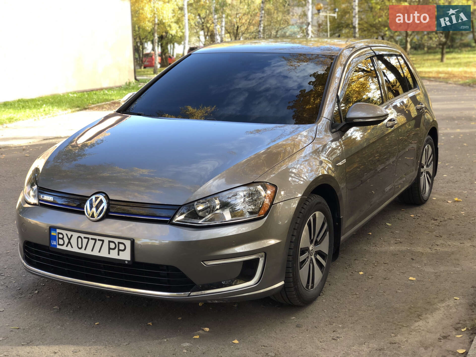 VOLKSWAGEN E-GOLF 2016