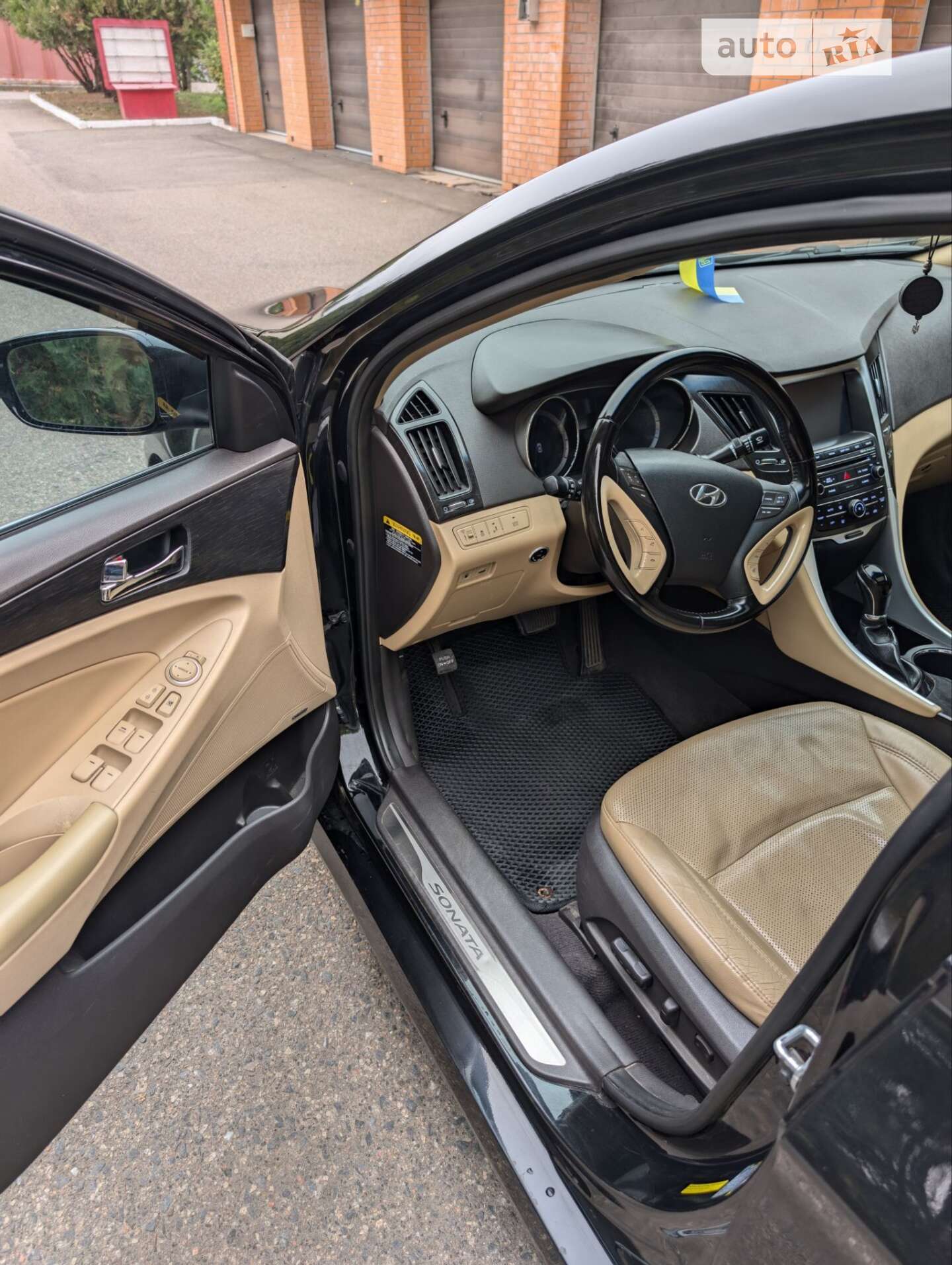 Головне фото звіту автомобіля HYUNDAI SONATA 2013