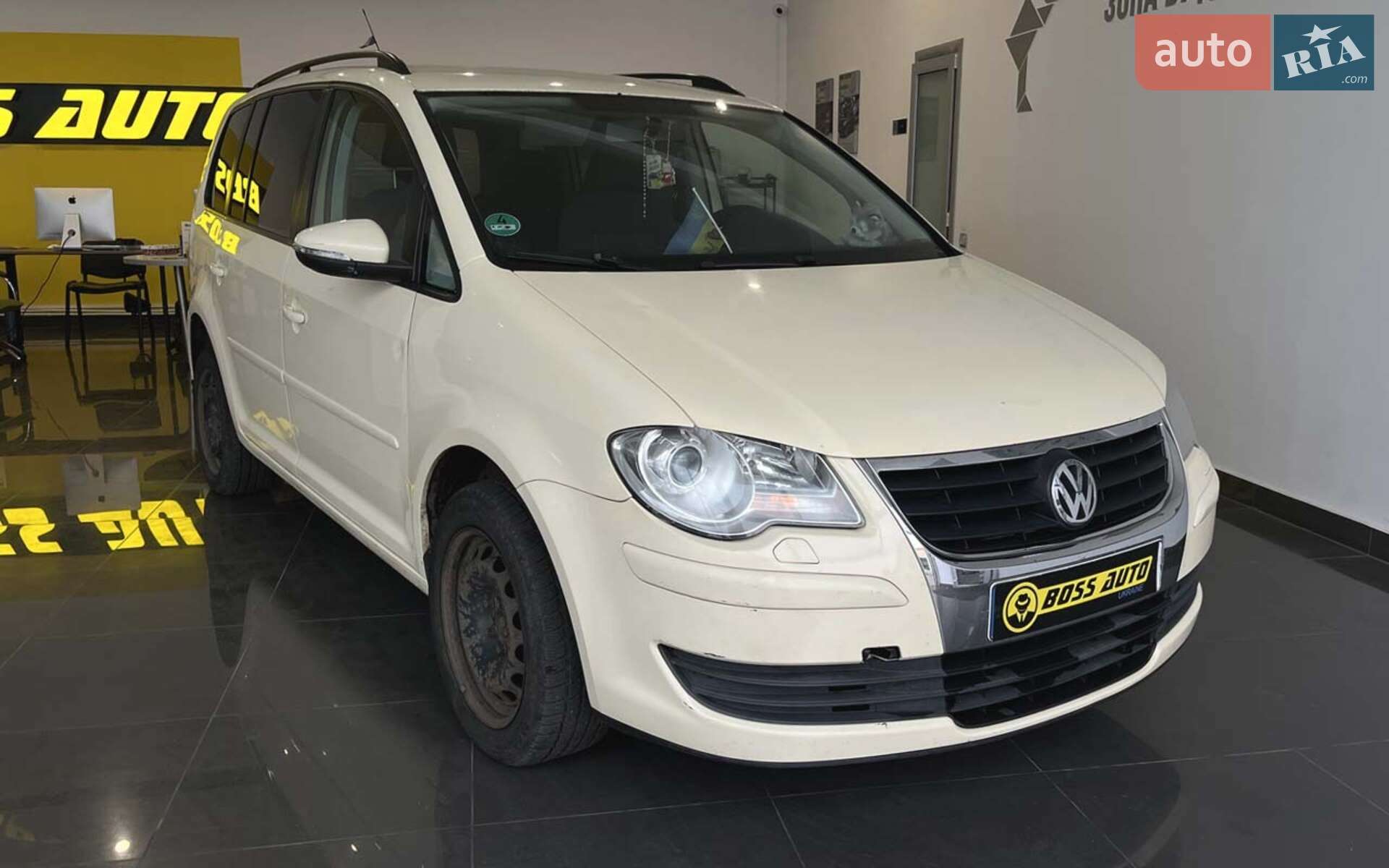 VOLKSWAGEN TOURAN 2010