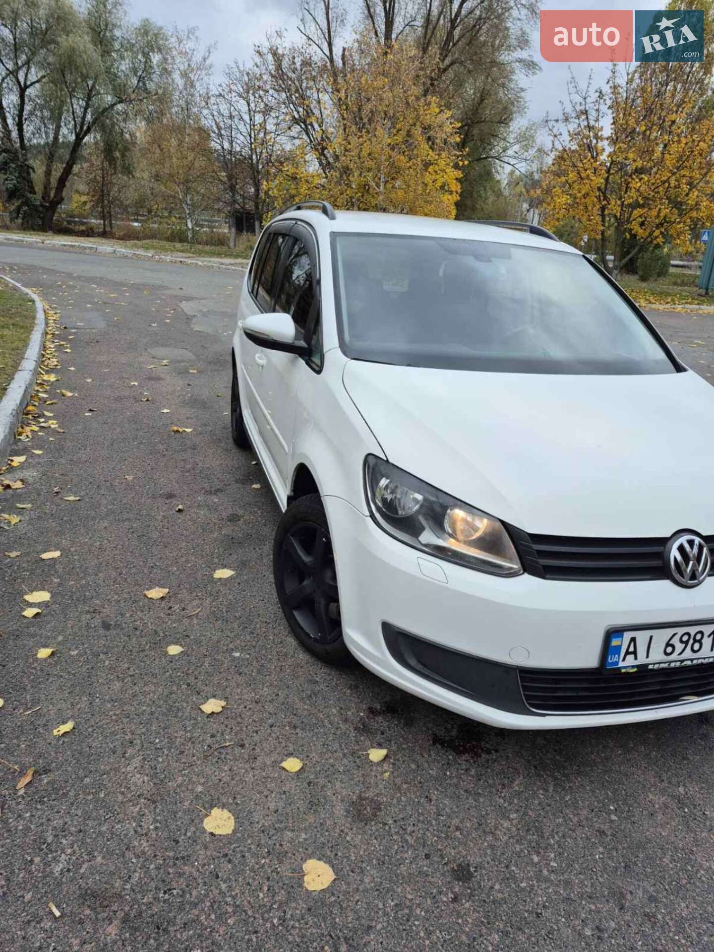 VOLKSWAGEN TOURAN 2011