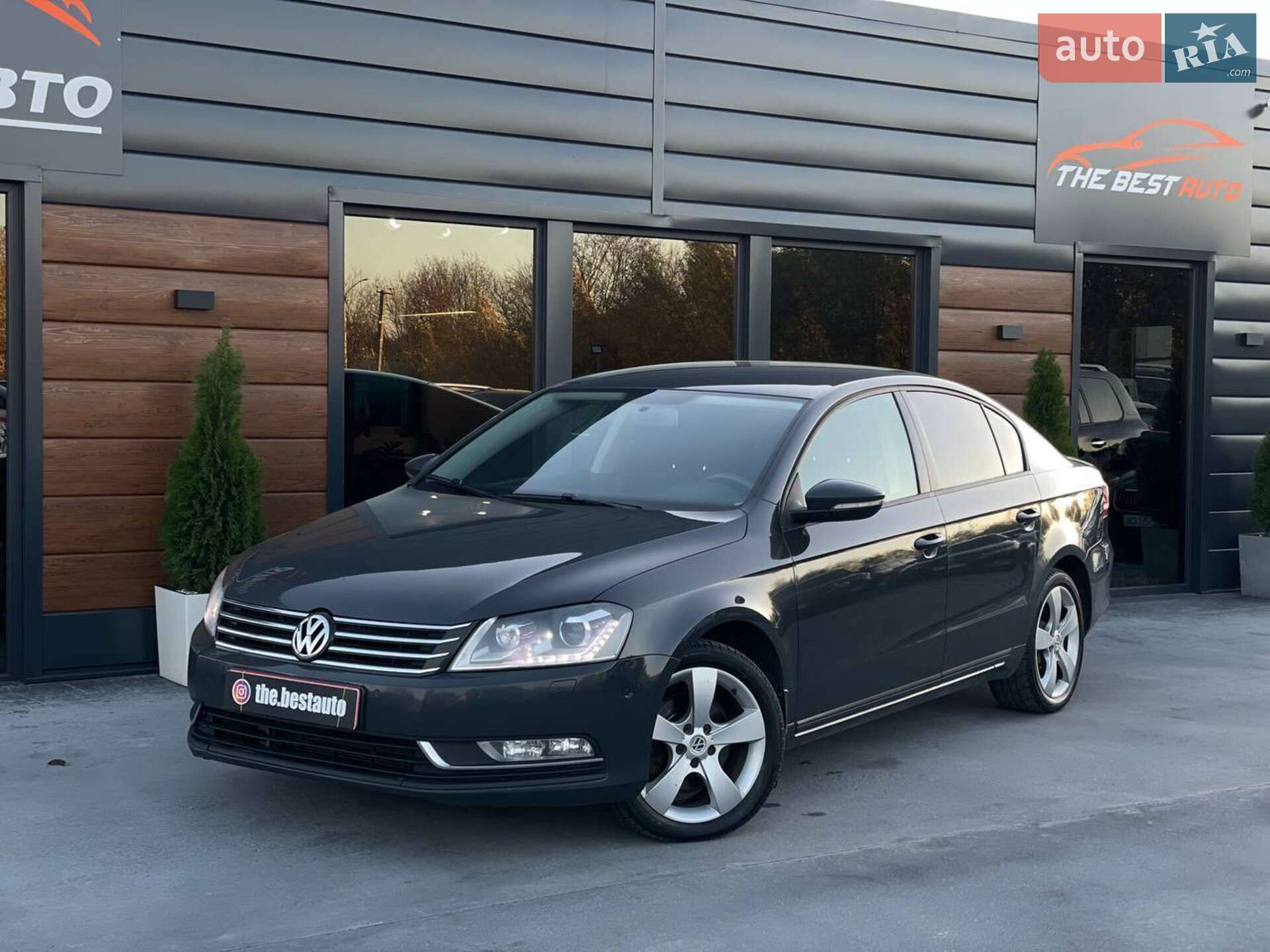 VOLKSWAGEN PASSAT 2011