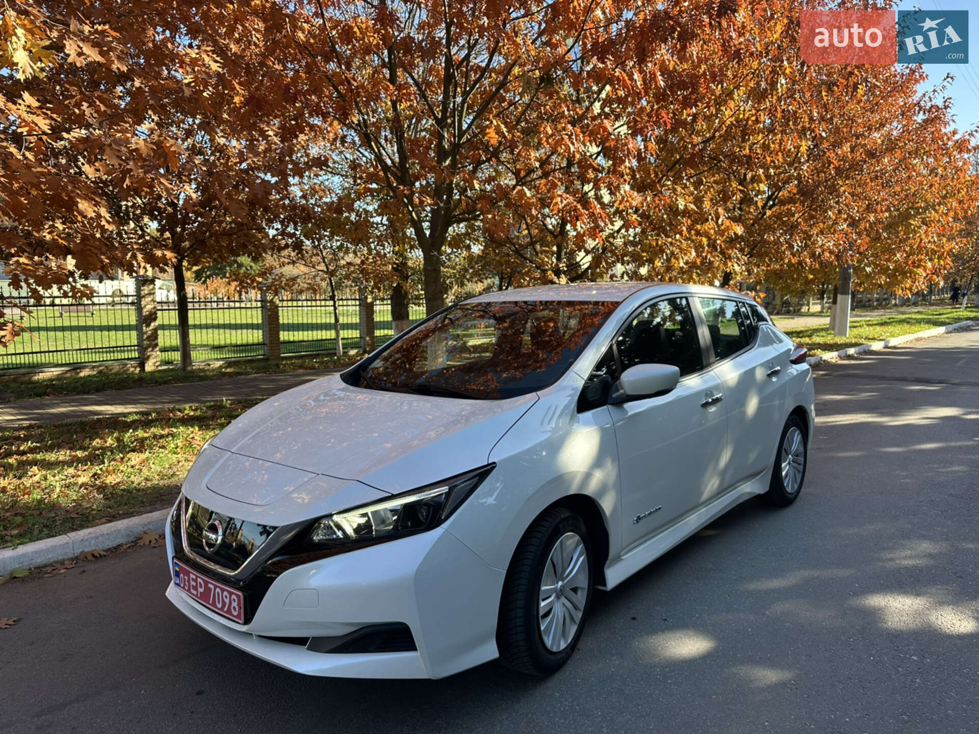 Головне фото звіту автомобіля NISSAN LEAF 2018