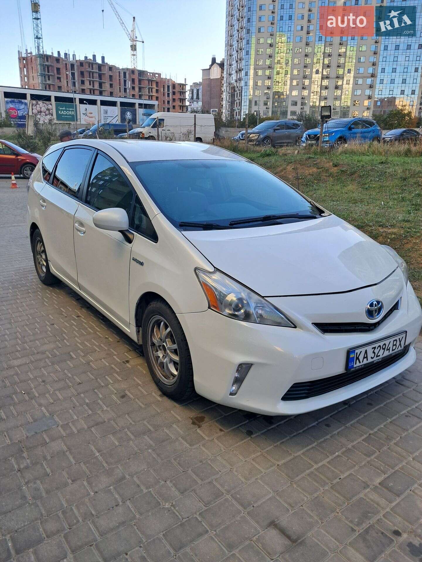 TOYOTA PRIUS V 2013