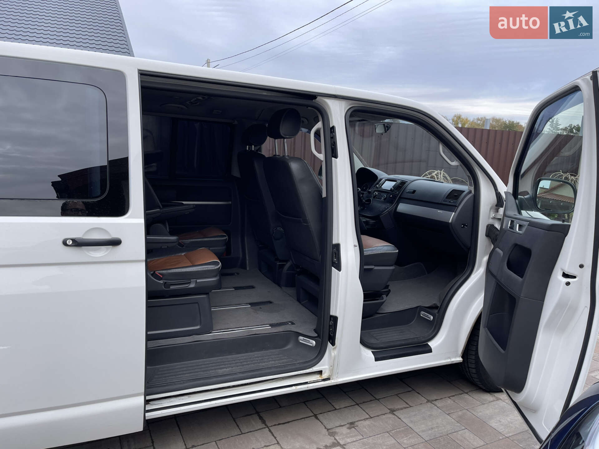 VOLKSWAGEN TRANSPORTER 2011