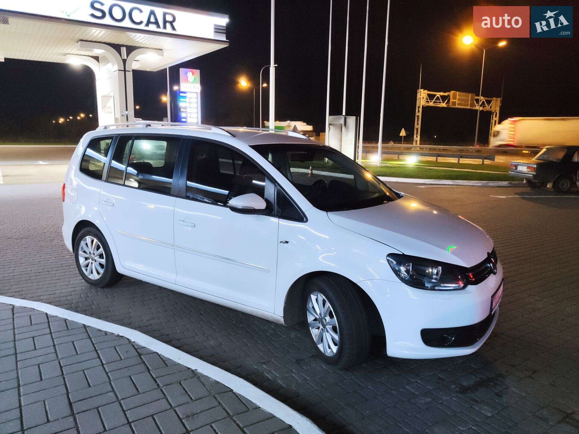 VOLKSWAGEN TOURAN 2010