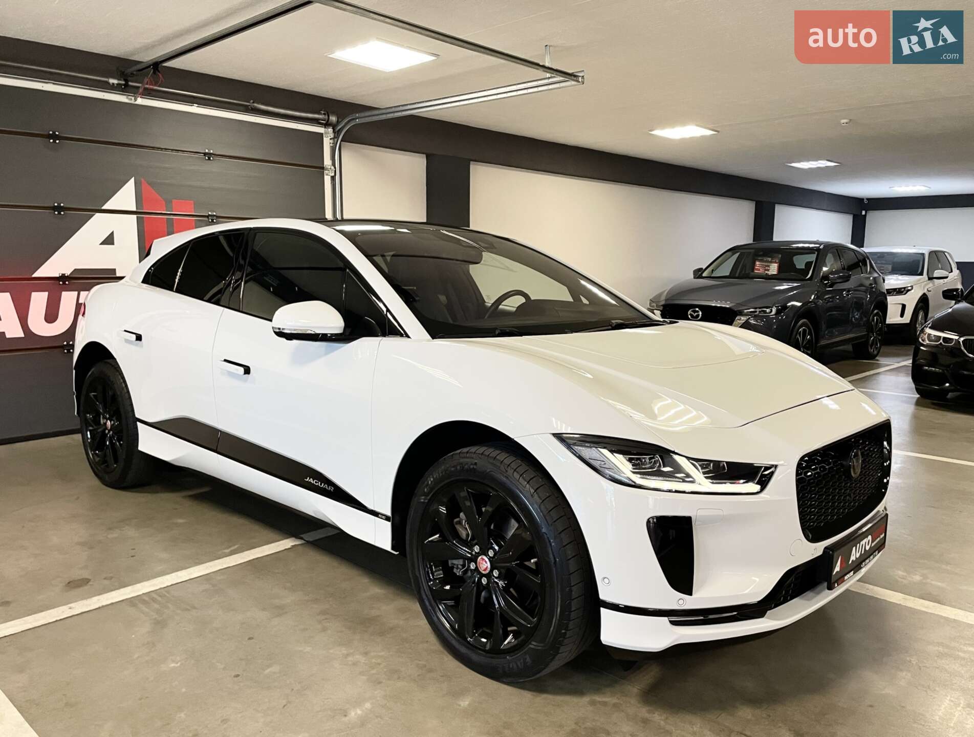 Головне фото звіту автомобіля JAGUAR I-PACE 2019