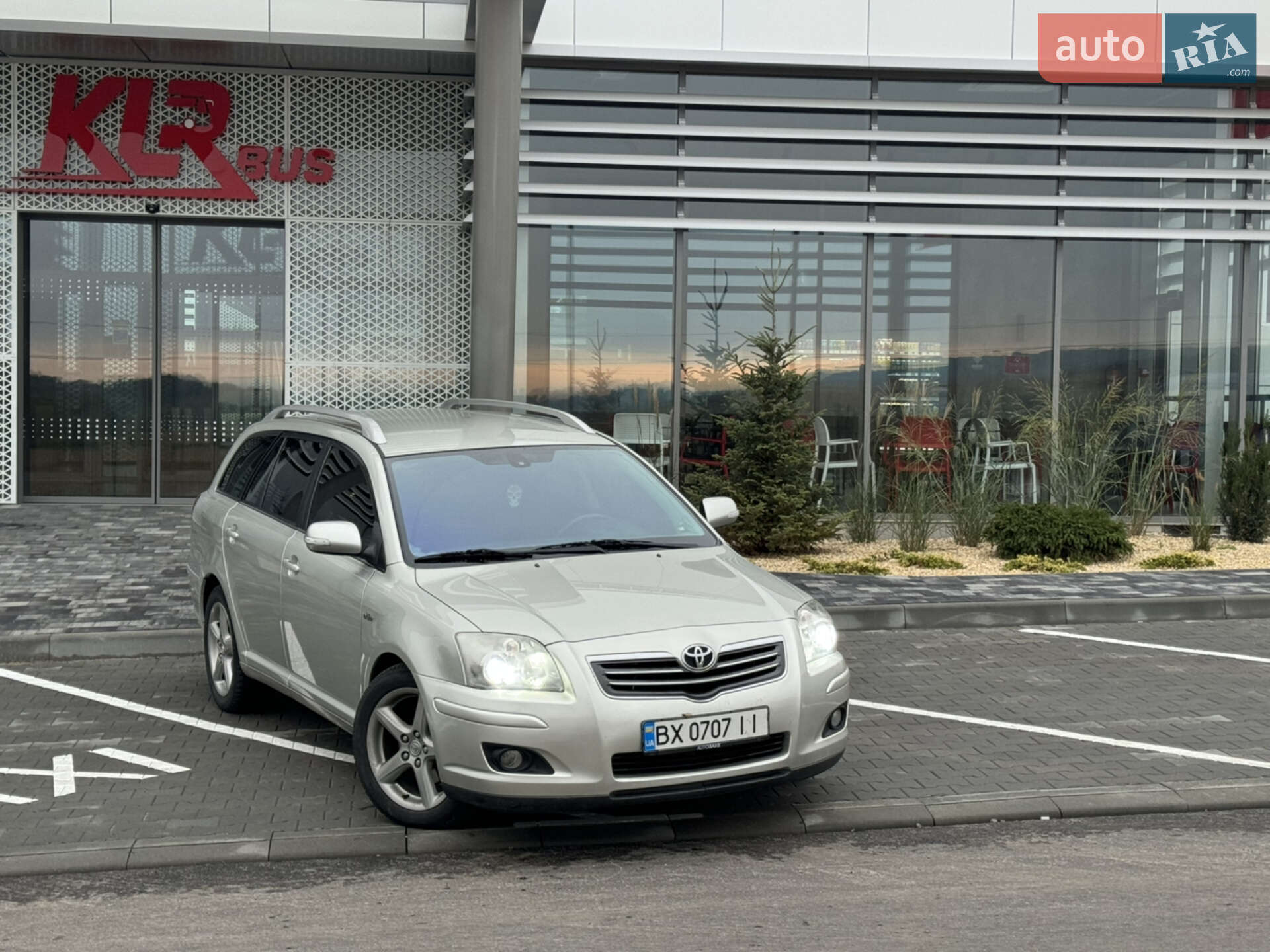 TOYOTA AVENSIS