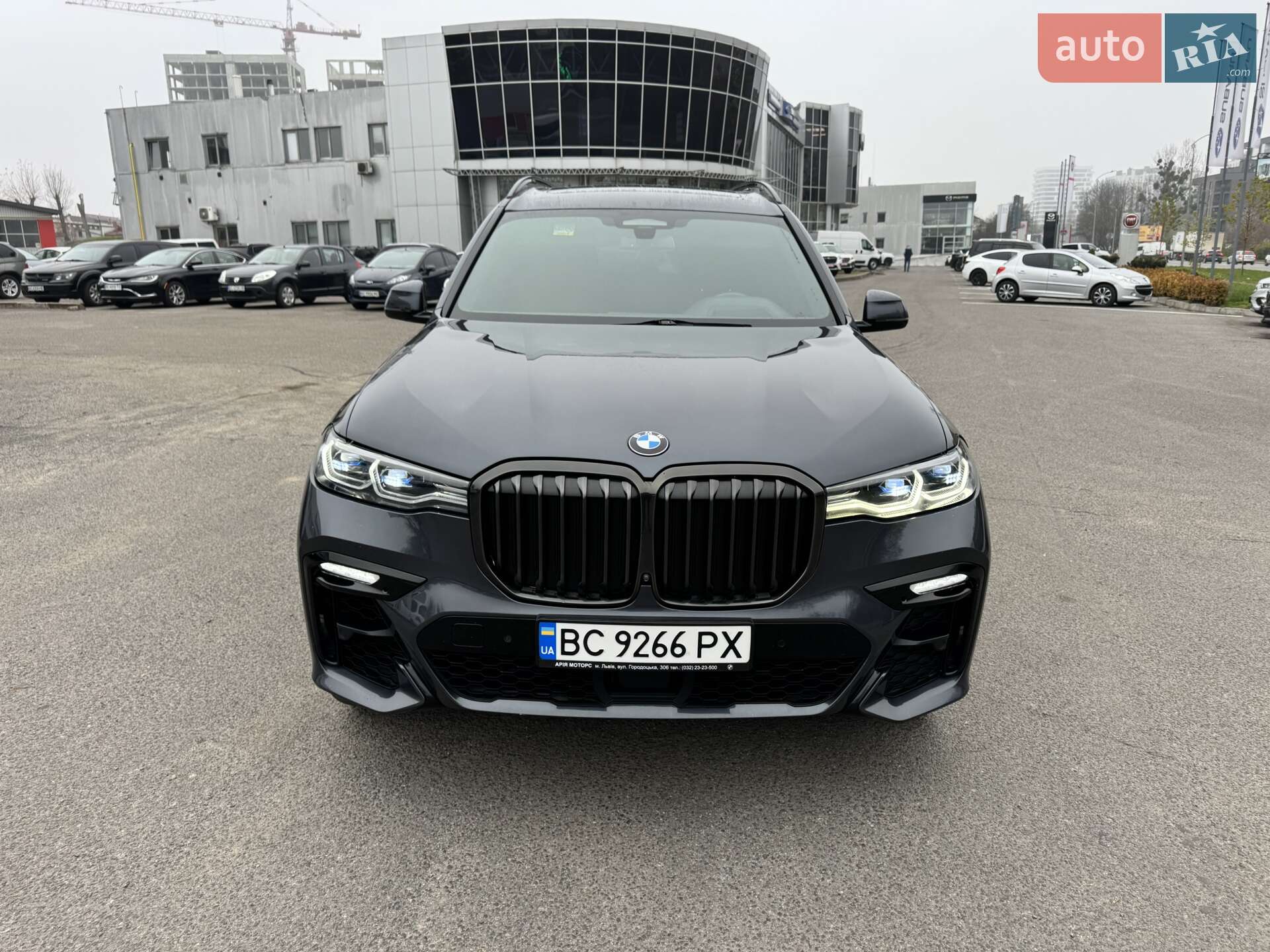 Головне фото звіту автомобіля BMW X7 2021