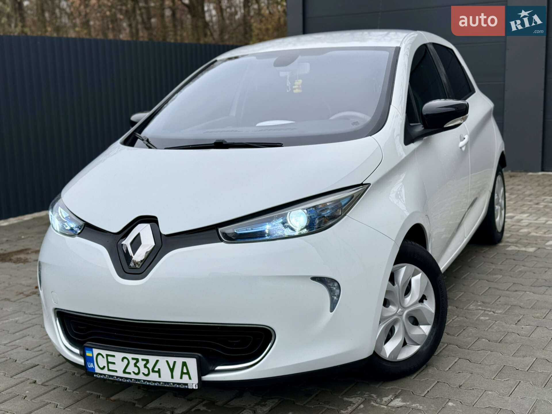 Головне фото звіту автомобіля RENAULT ZOE 2014
