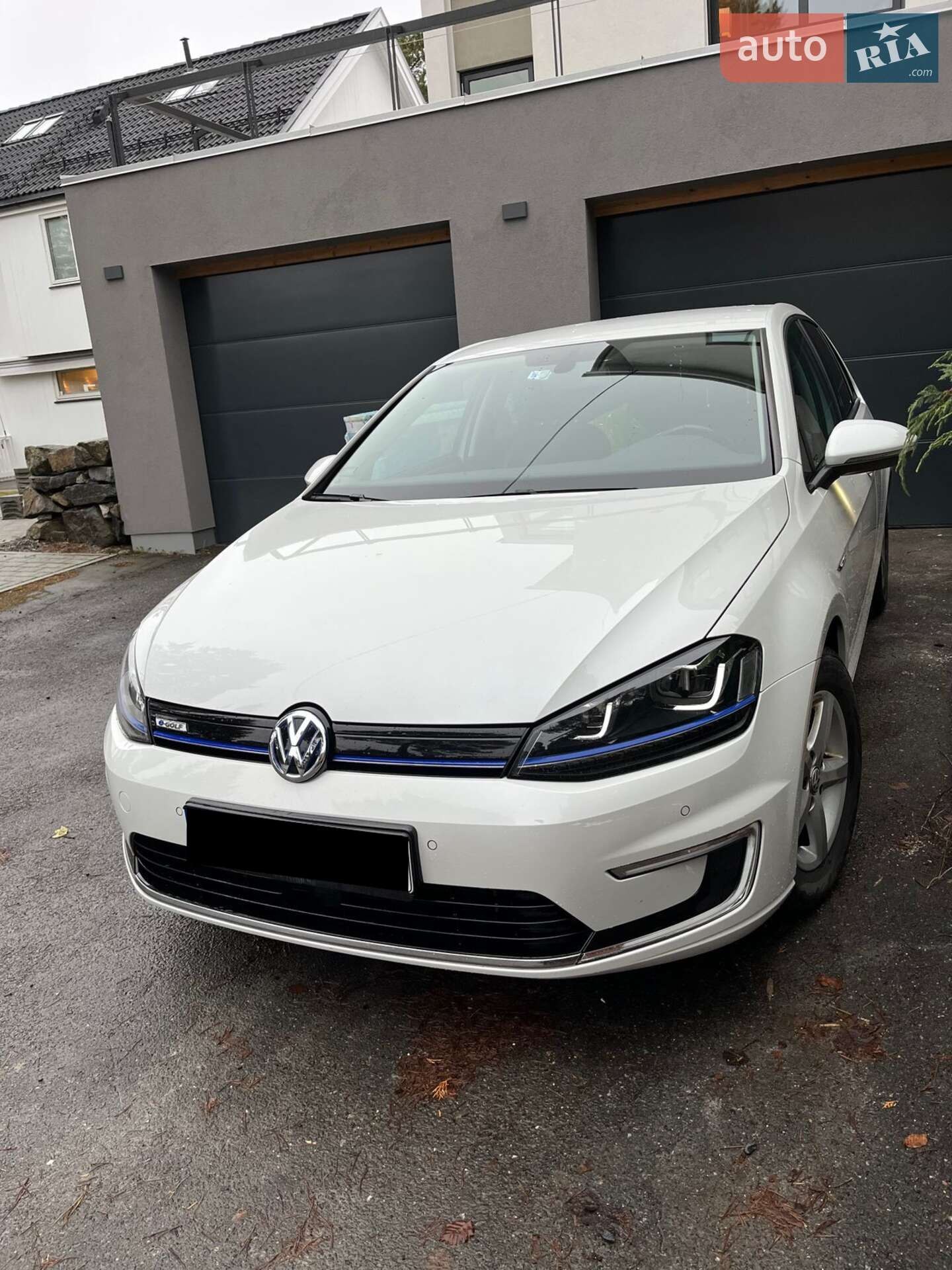 VOLKSWAGEN E-GOLF 2015