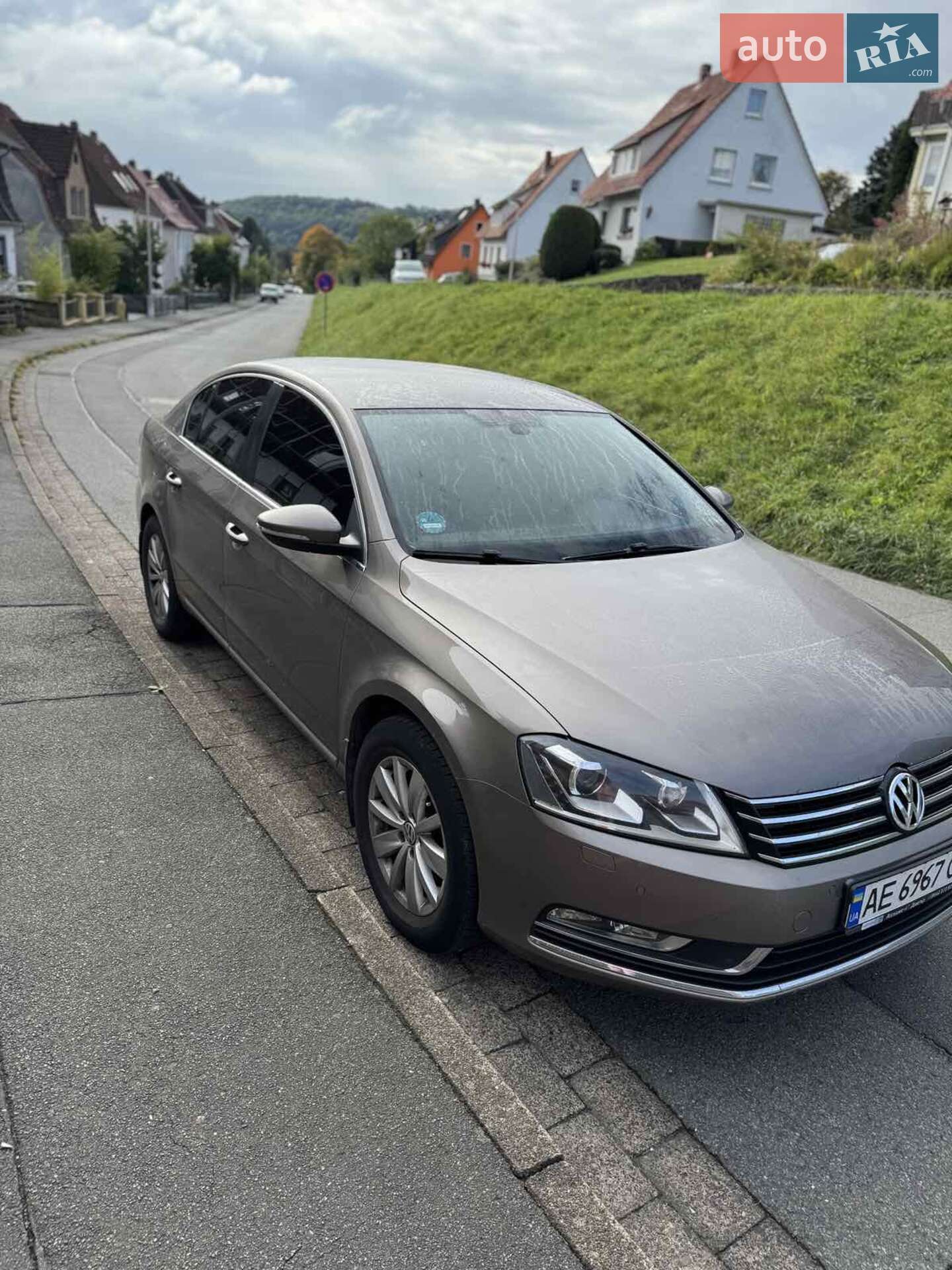 VOLKSWAGEN PASSAT 2011