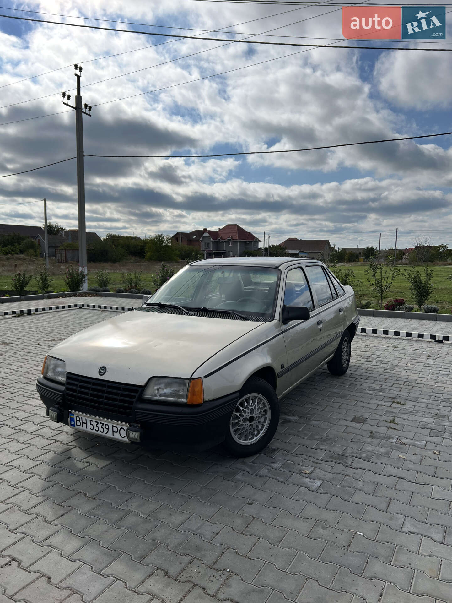 Головне фото звіту автомобіля OPEL KADETT 1987