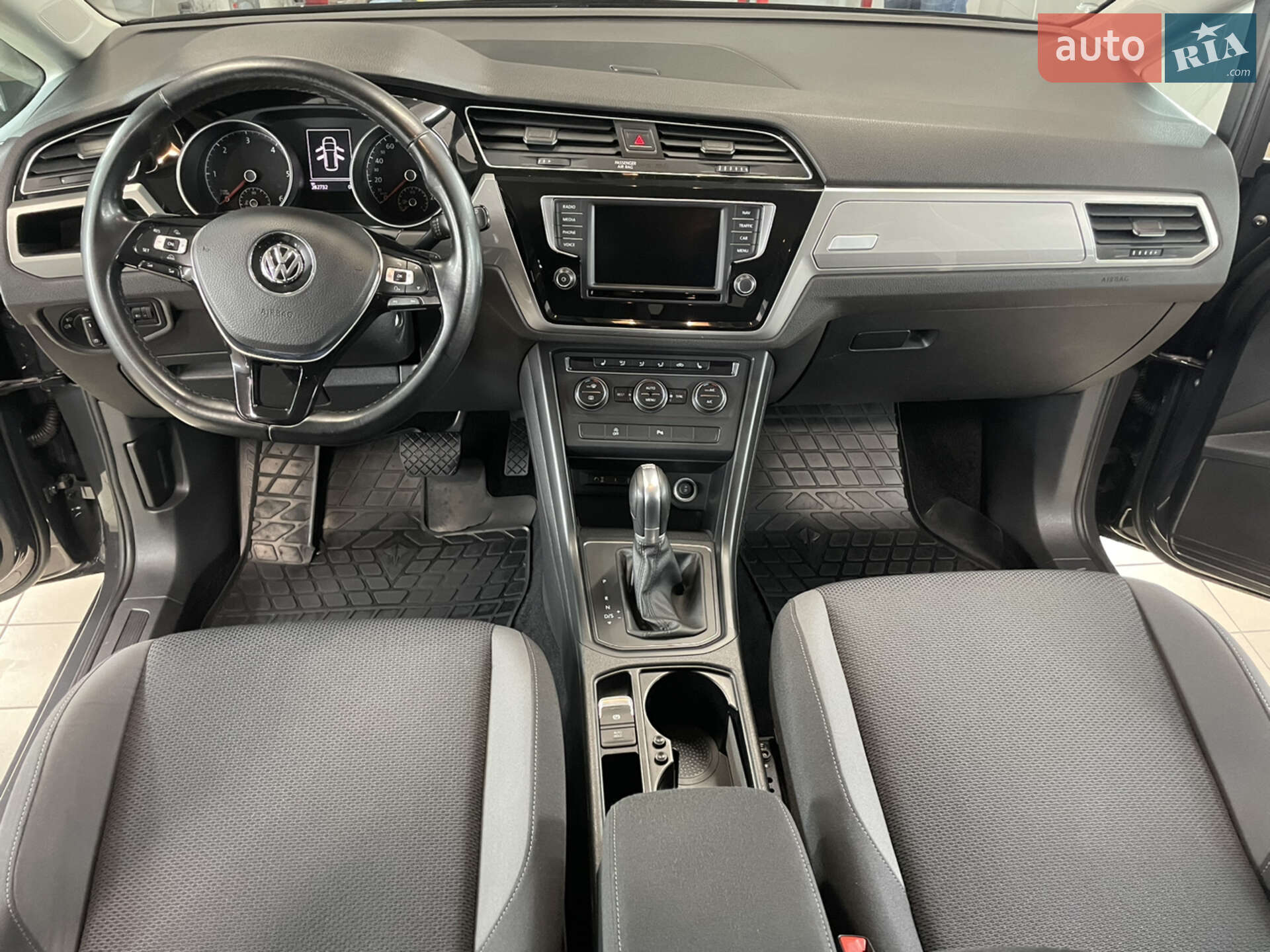 VOLKSWAGEN TOURAN 2016