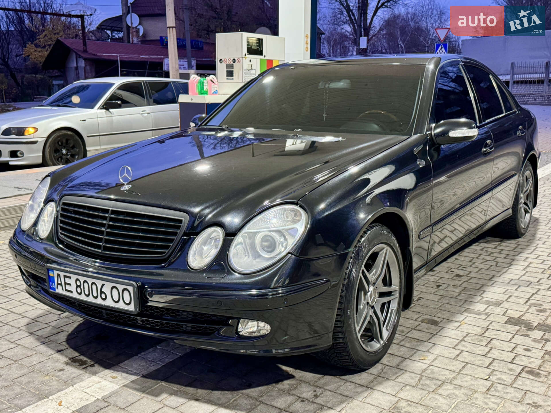 MERCEDES-BENZ E 320