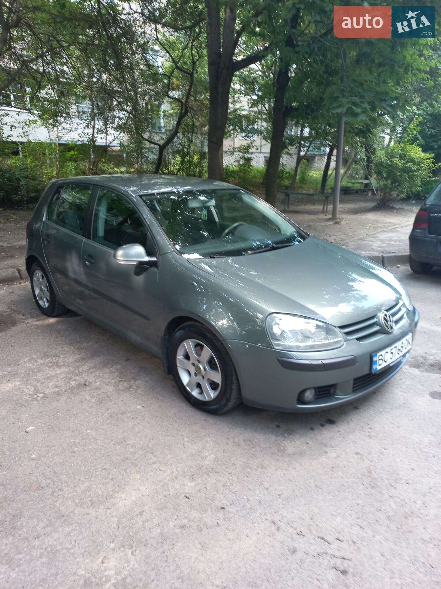 VOLKSWAGEN GOLF 2004