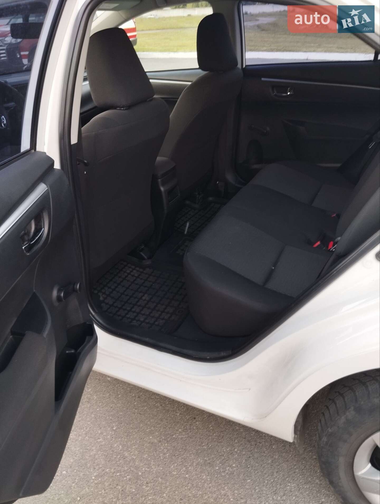 Головне фото звіту автомобіля TOYOTA COROLLA 2015