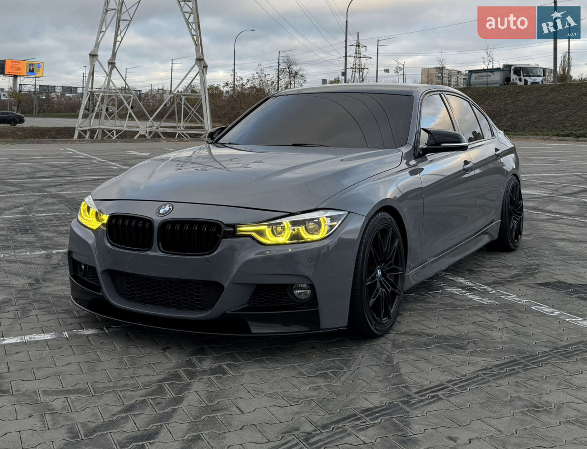 Головне фото звіту автомобіля BMW 320I 2017