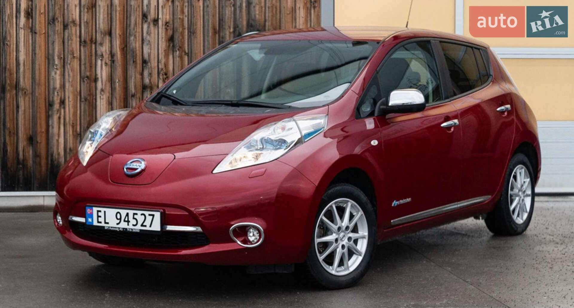 Головне фото звіту автомобіля NISSAN LEAF 2016