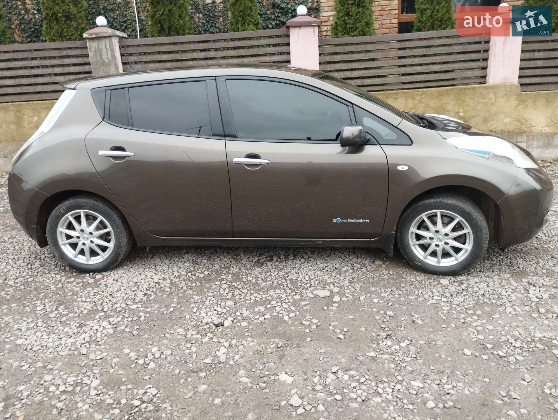 Головне фото звіту автомобіля NISSAN LEAF 2016