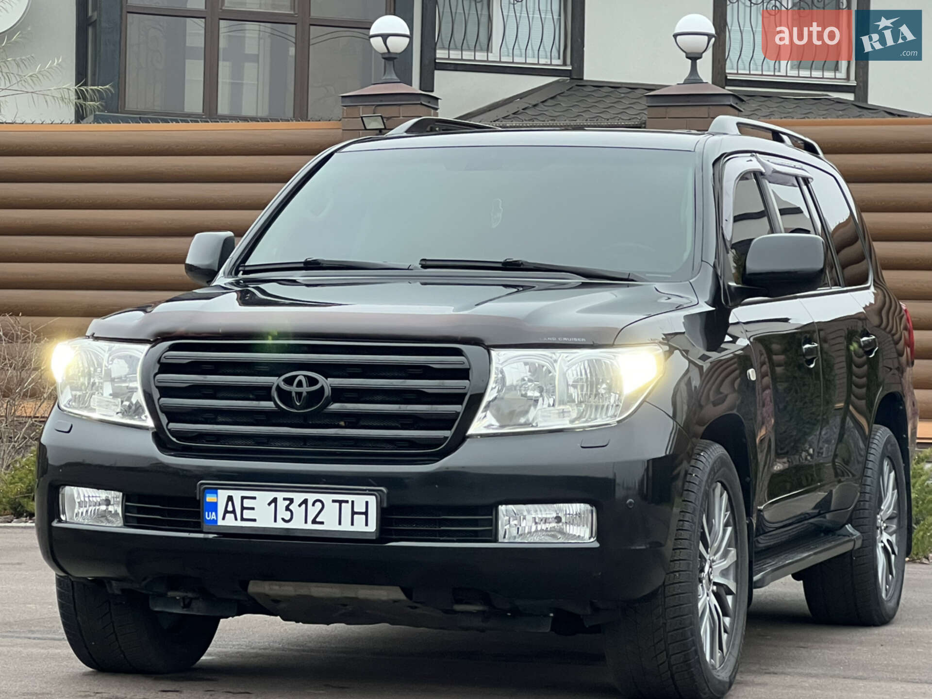 TOYOTA LAND CRUISER 200 2011