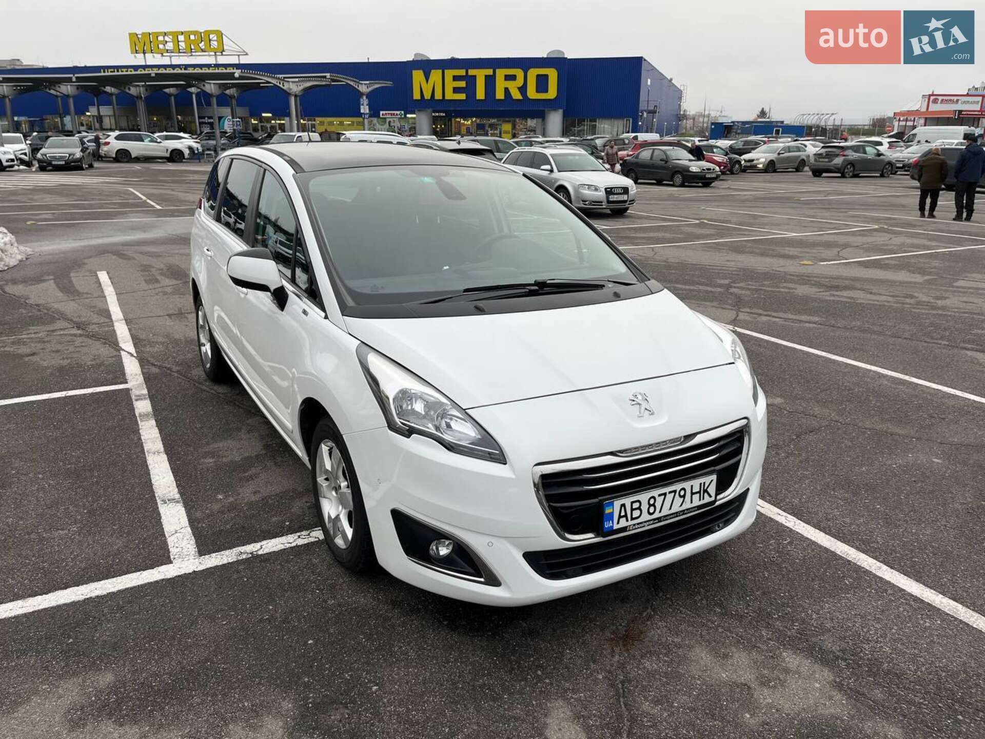 PEUGEOT 5008 2015