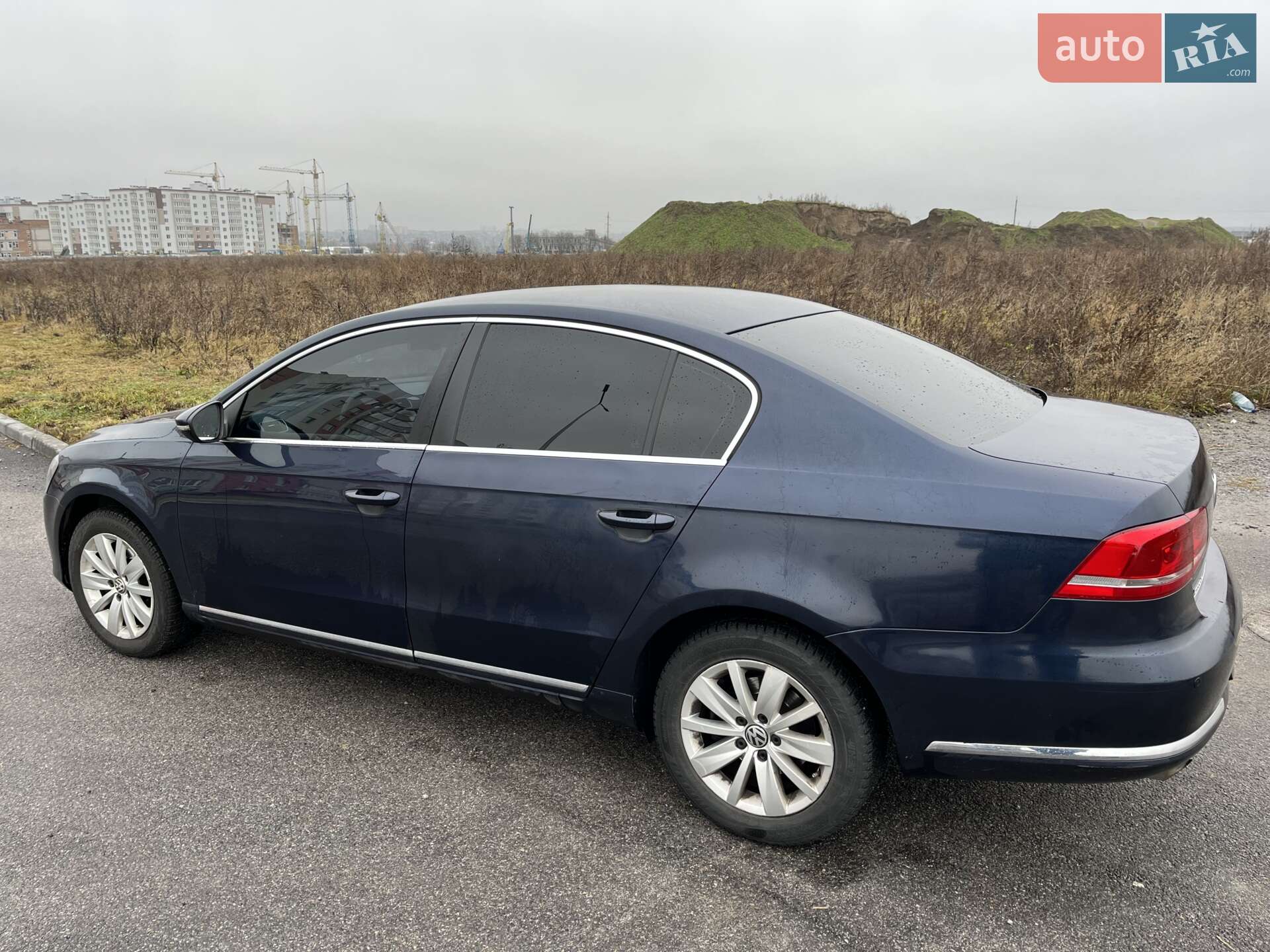 VOLKSWAGEN PASSAT 2011
