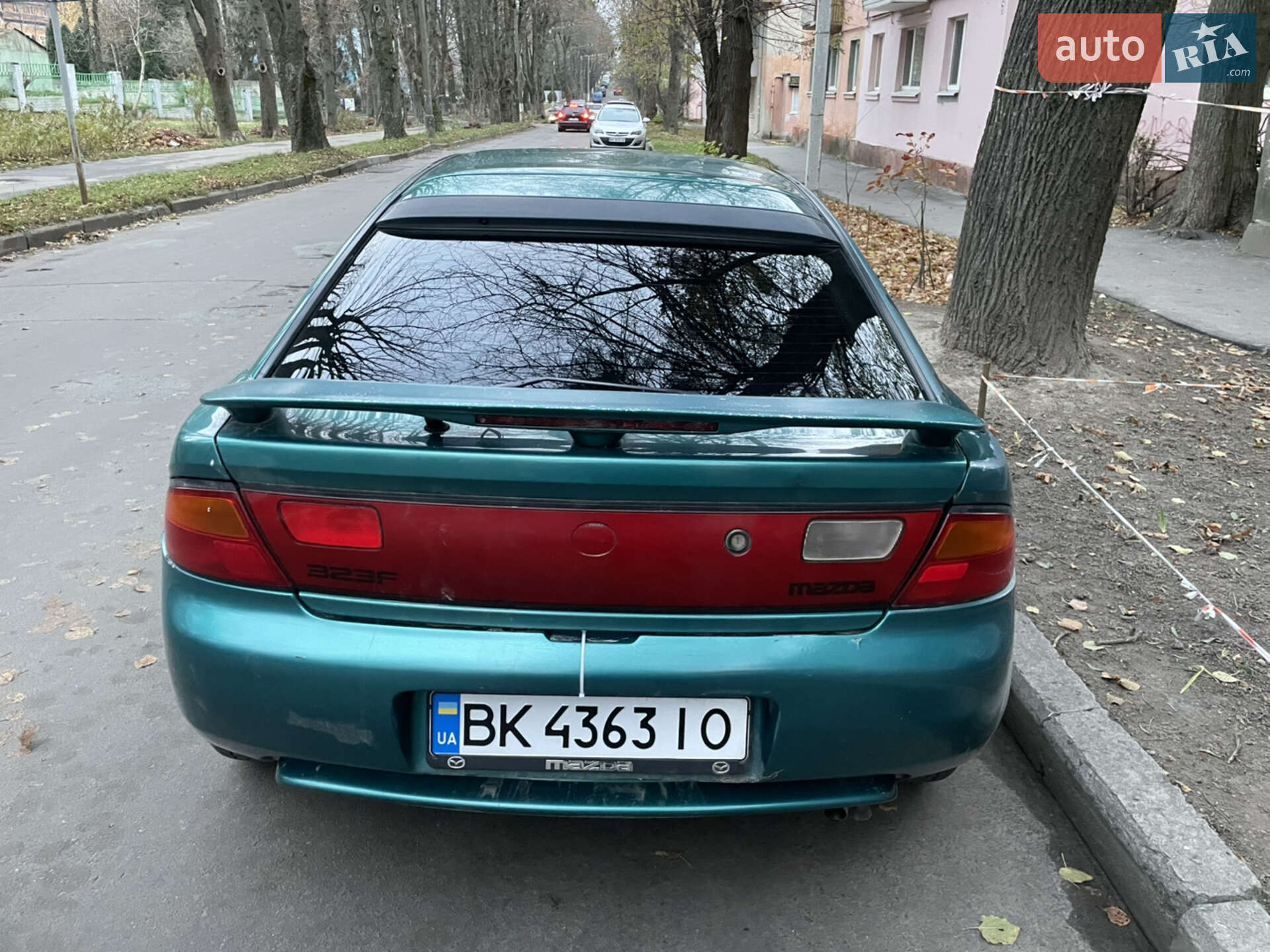 MAZDA 323 F 1995