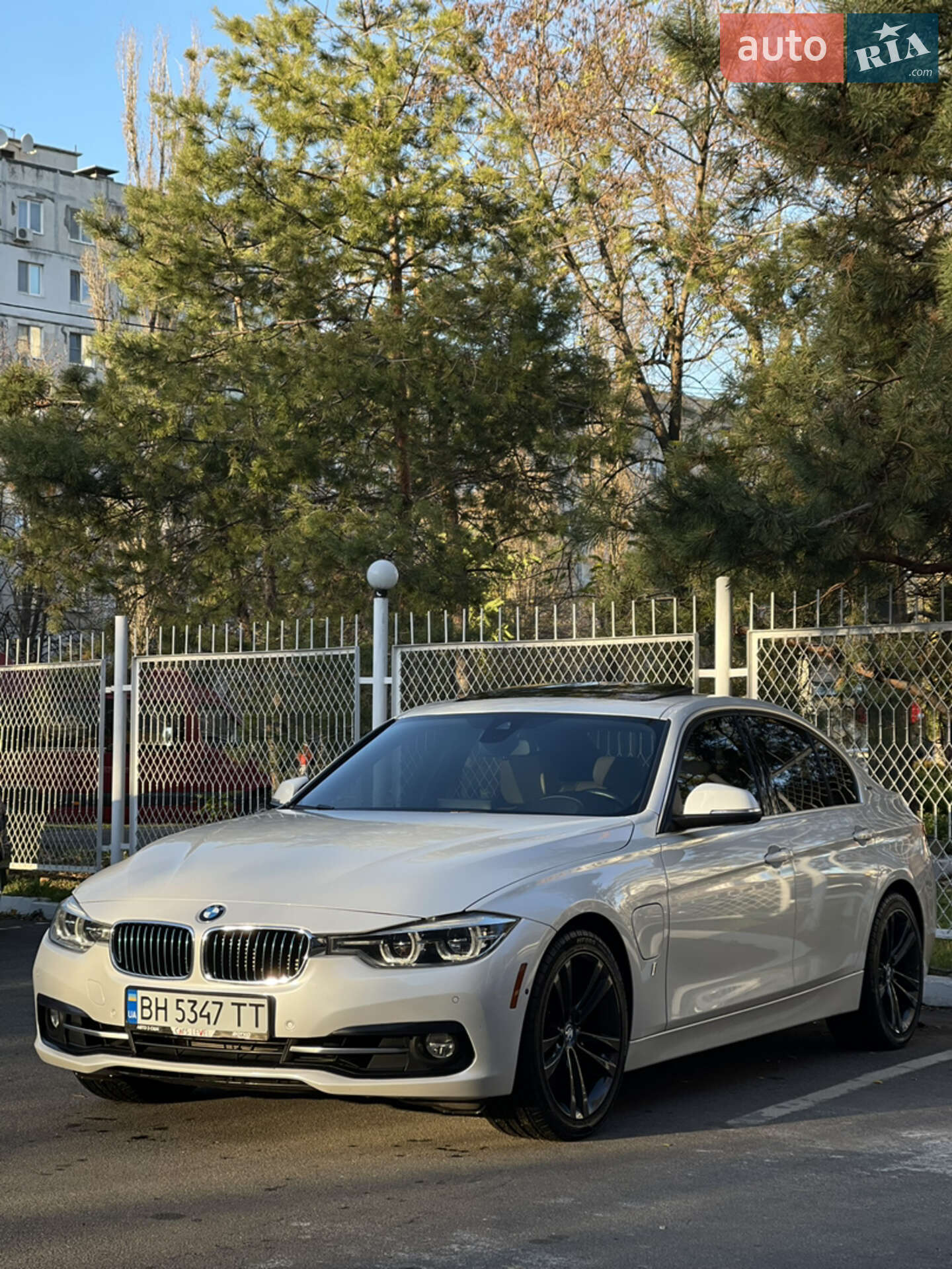 BMW 330Е 2016