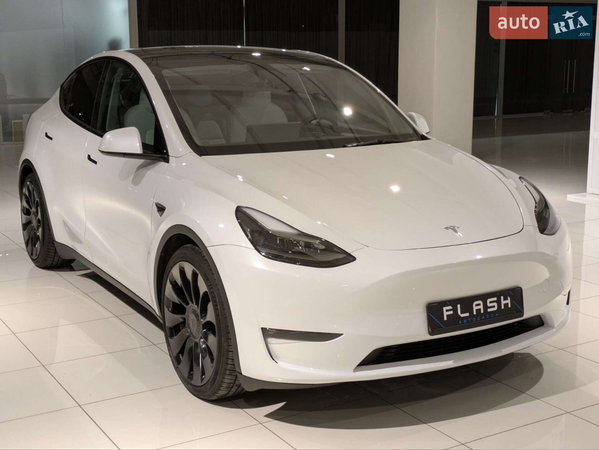 Головне фото звіту автомобіля TESLA MODEL Y 2023