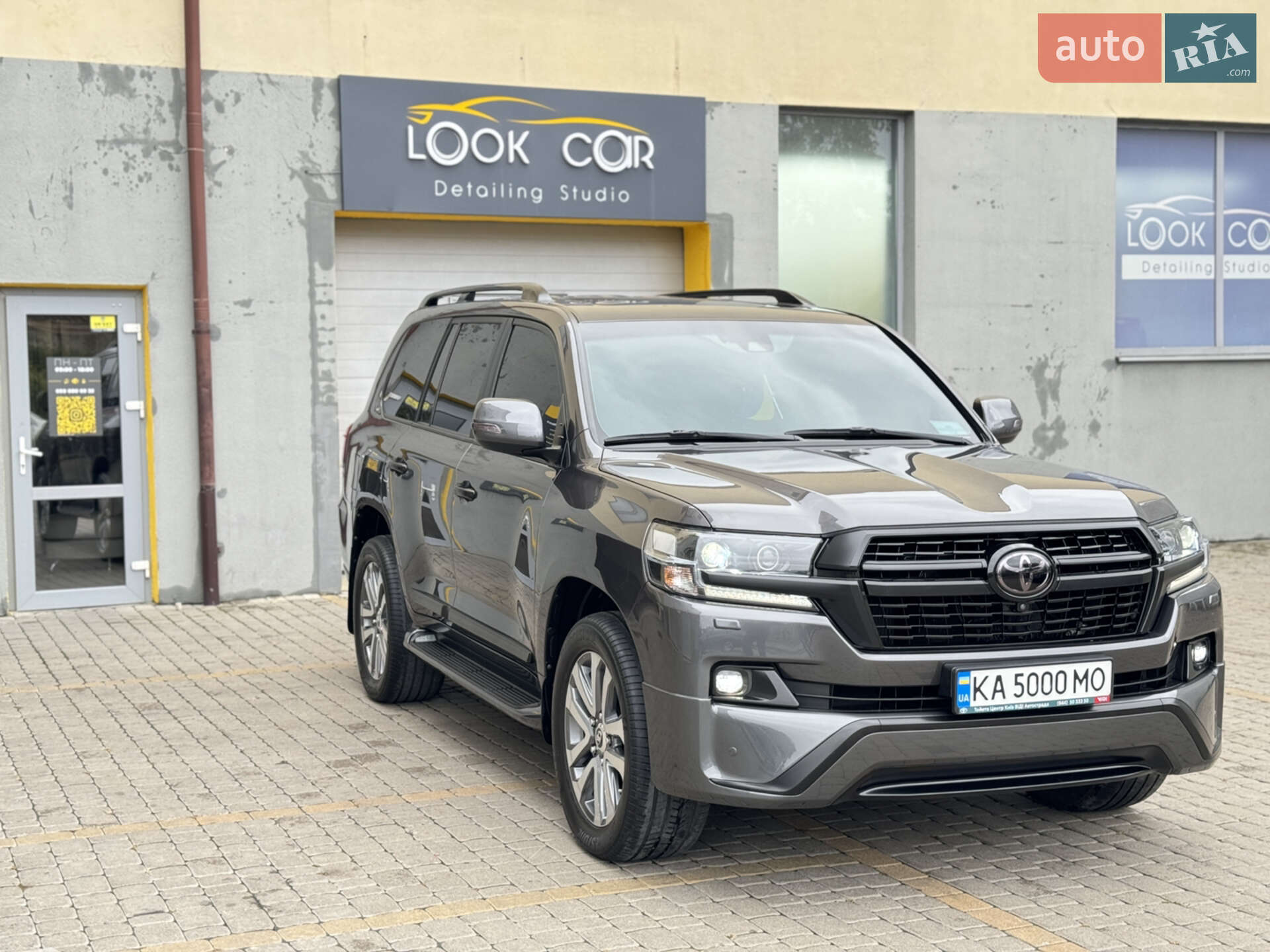 TOYOTA LAND CRUISER 200