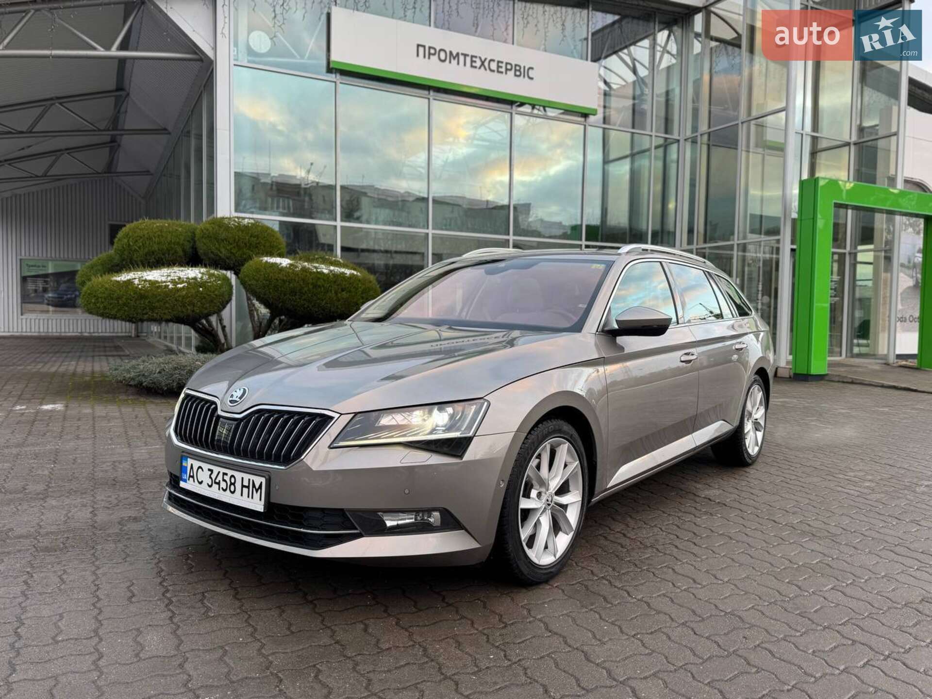 Головне фото звіту автомобіля SKODA SUPERB 2017