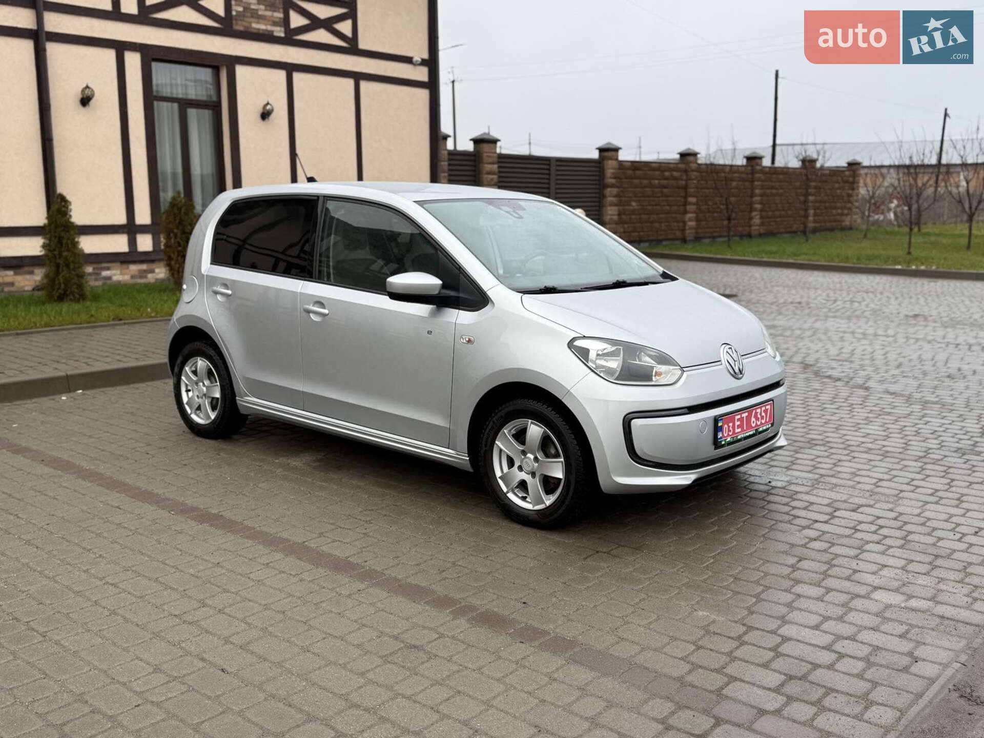 VOLKSWAGEN E-UP 2014