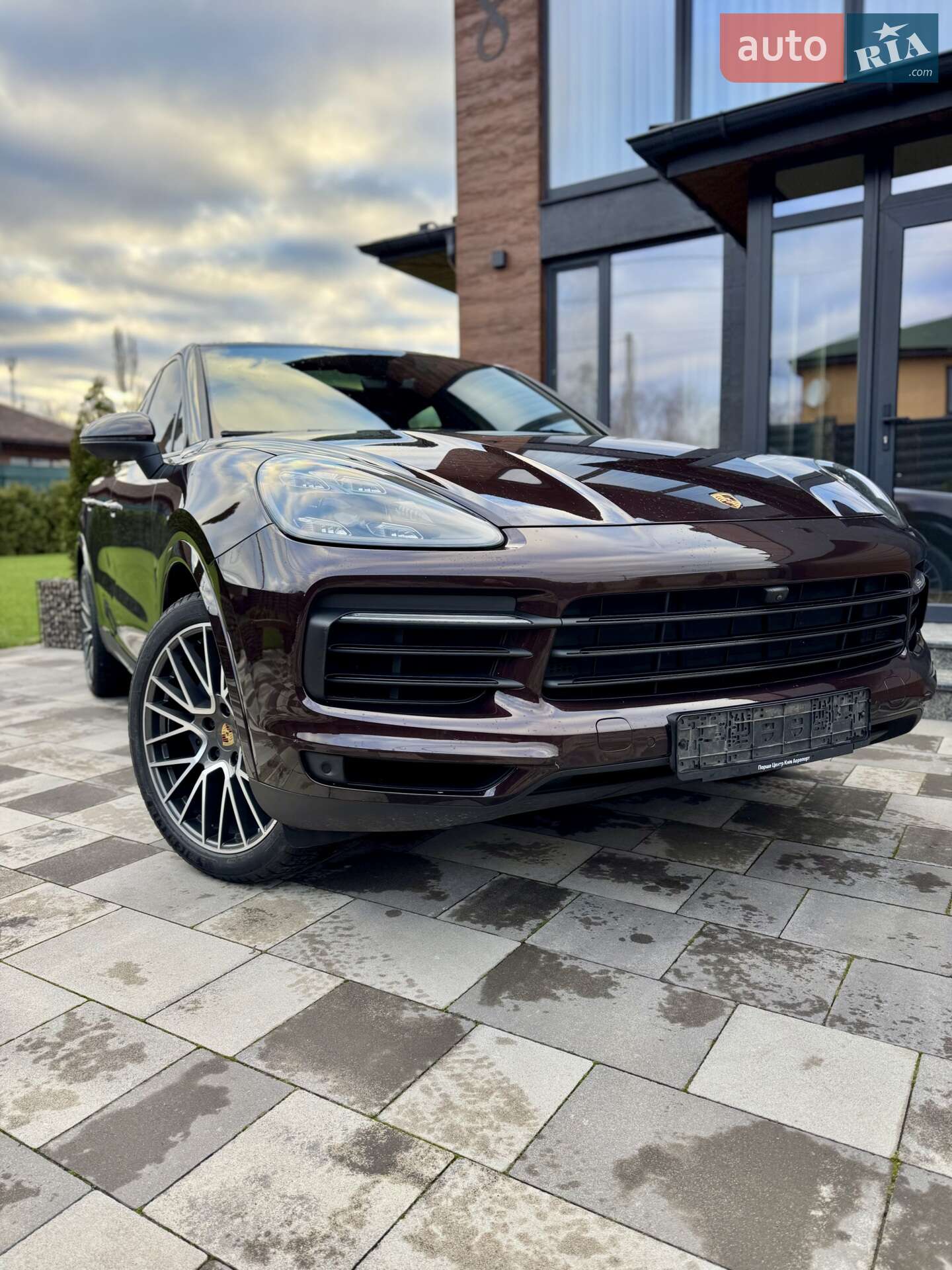 Головне фото звіту автомобіля PORSCHE CAYENNE 2021