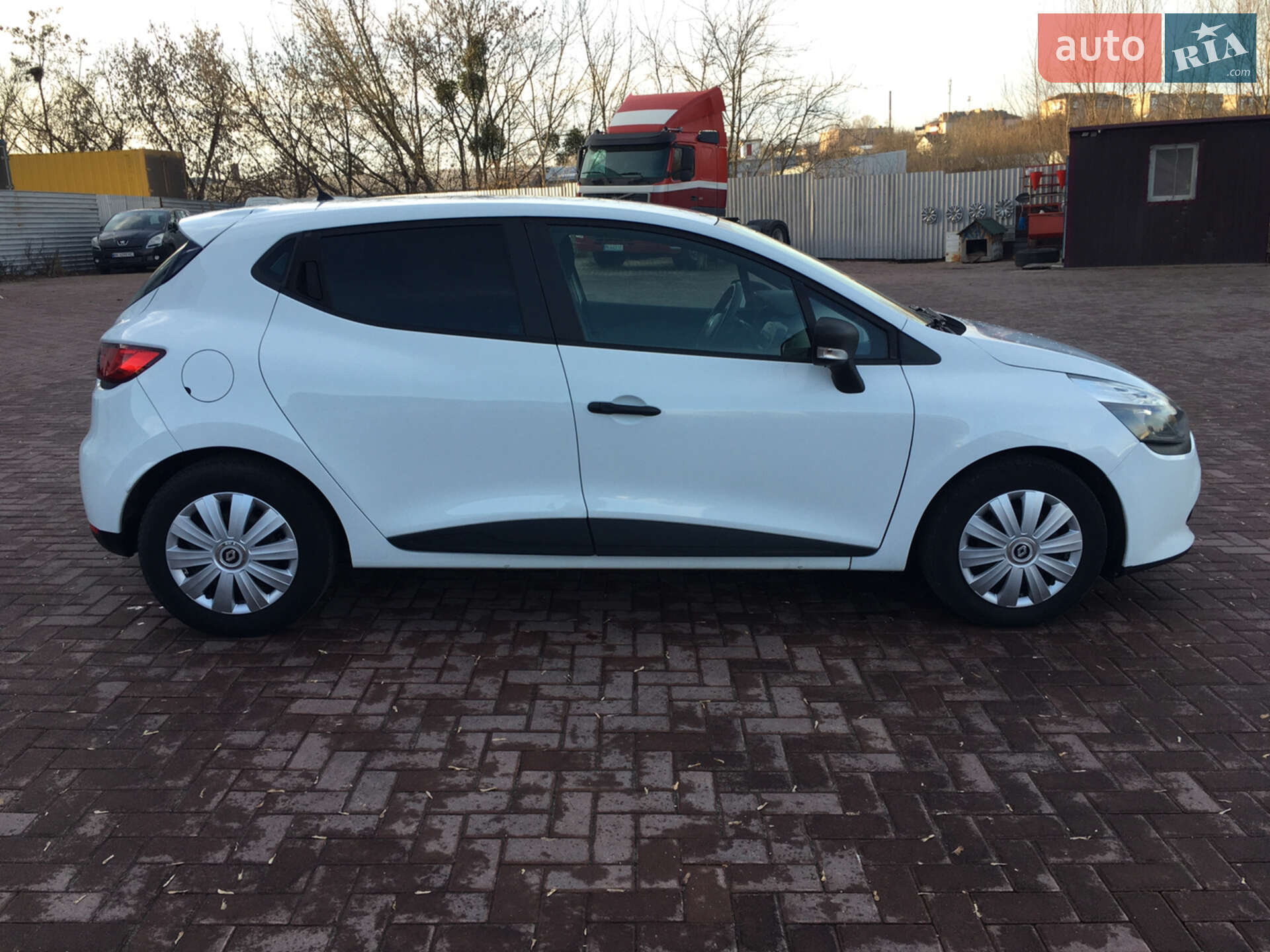 RENAULT CLIO 2016