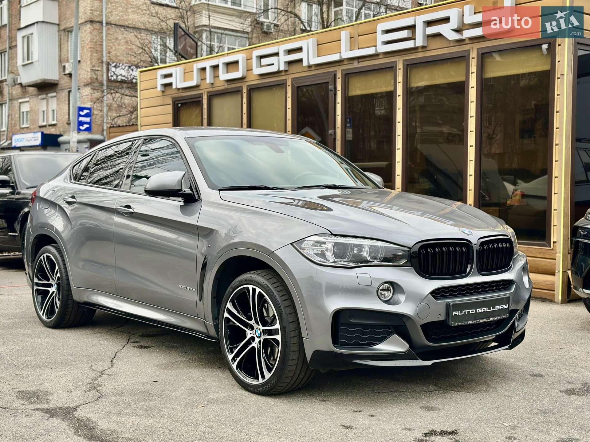 Головне фото звіту автомобіля BMW X6 2016