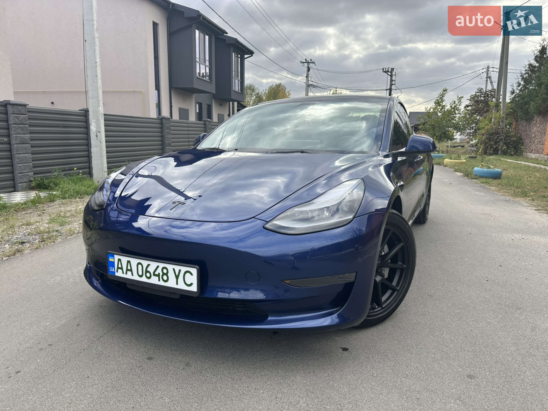 TESLA MODEL 3
