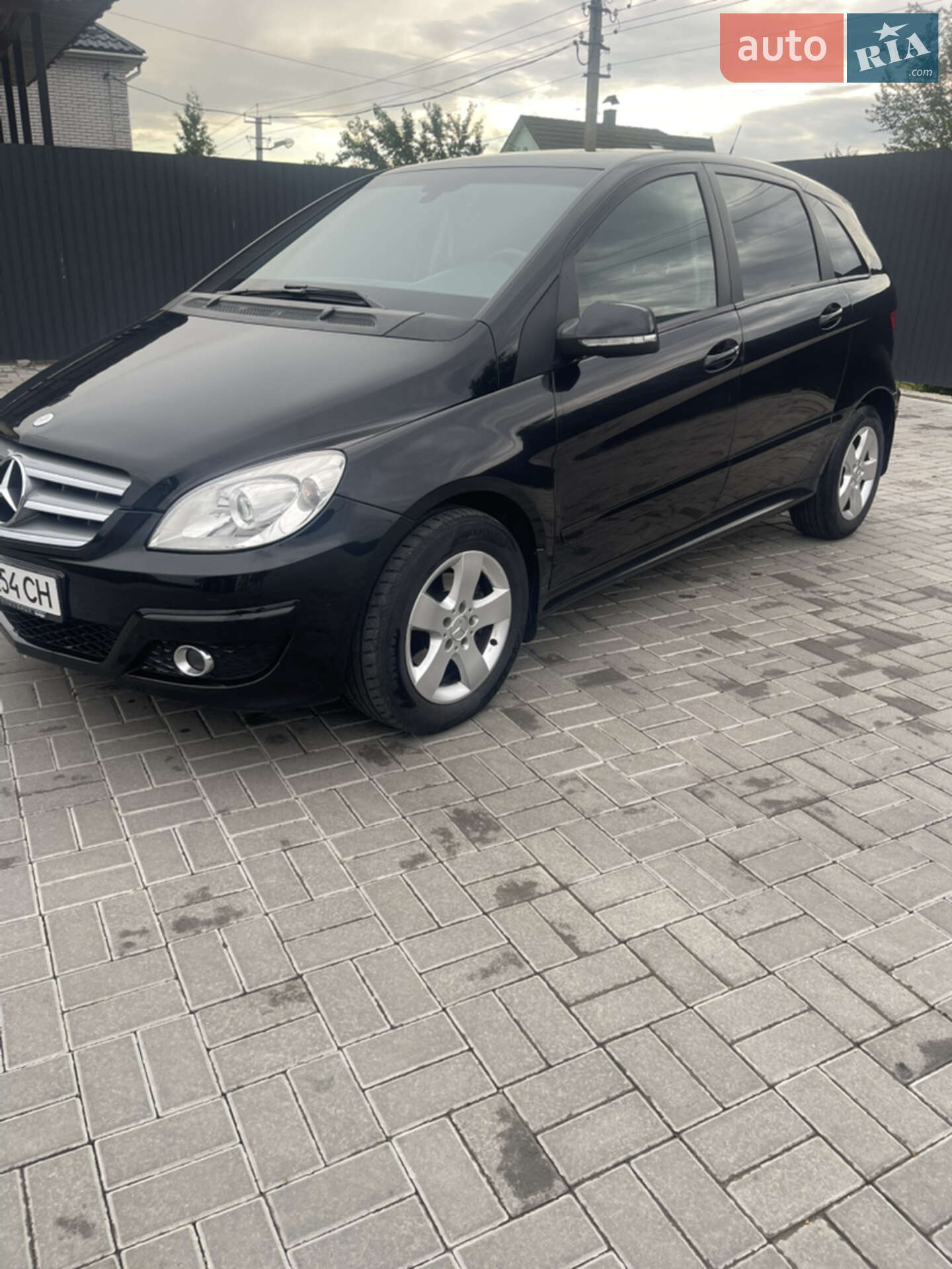 MERCEDES-BENZ B 180 2011