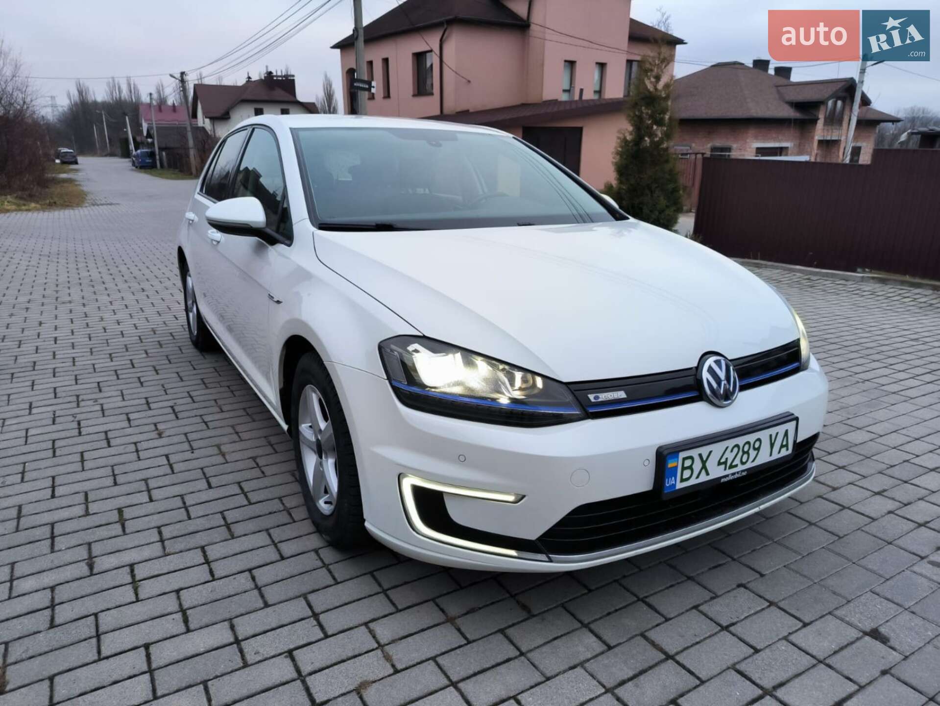VOLKSWAGEN E-GOLF 2014