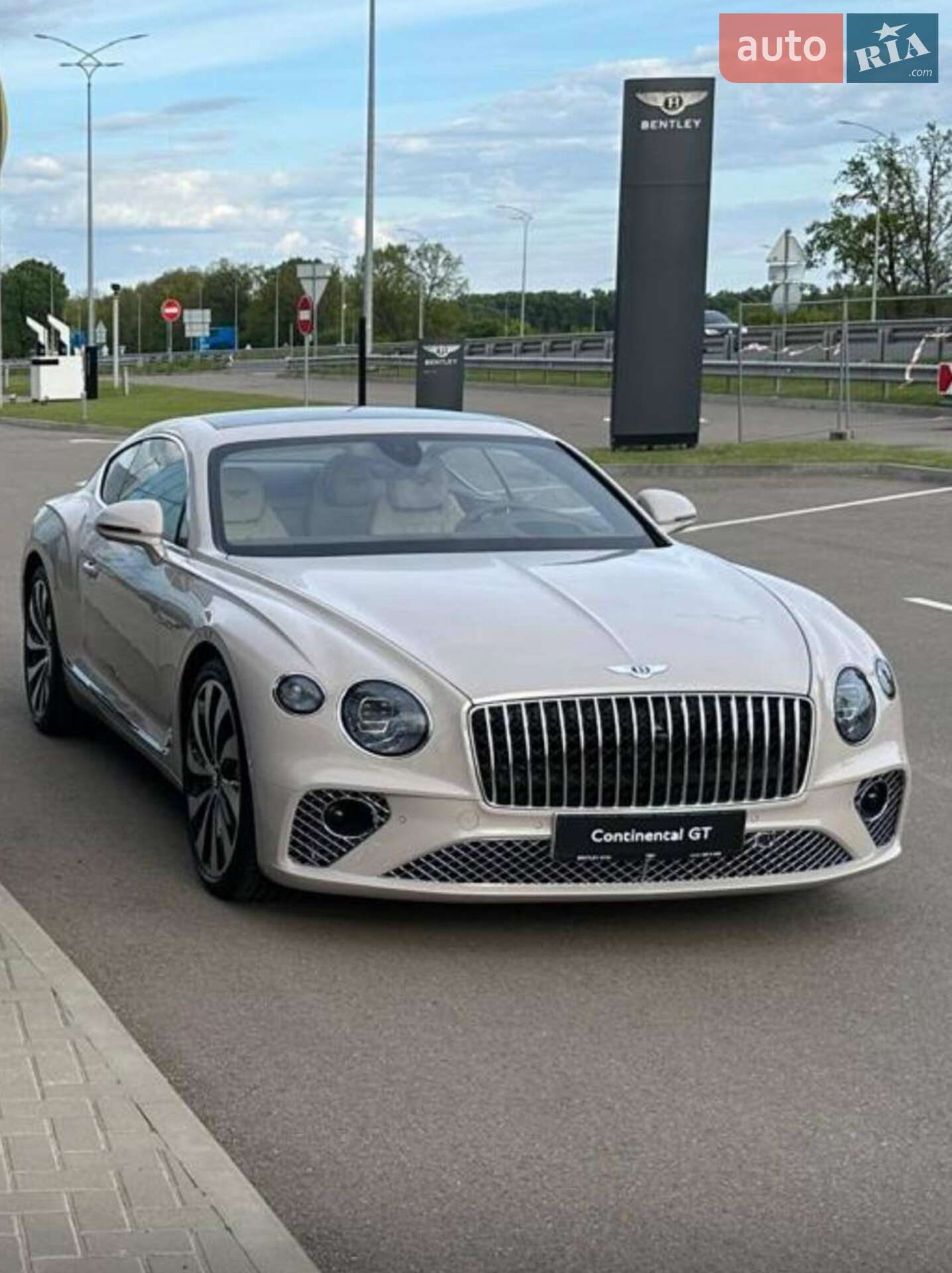 BENTLEY CONTINENTAL GT 2023