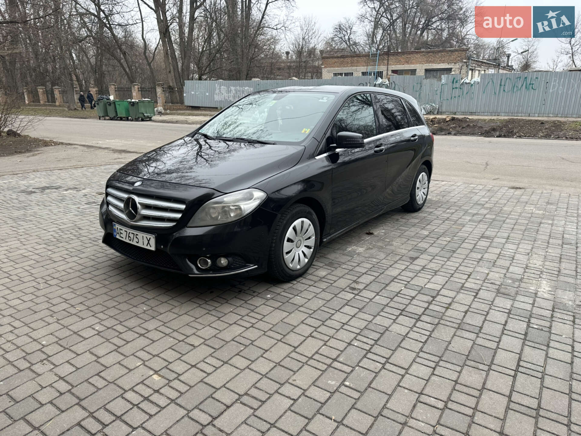 MERCEDES-BENZ B 180 2012