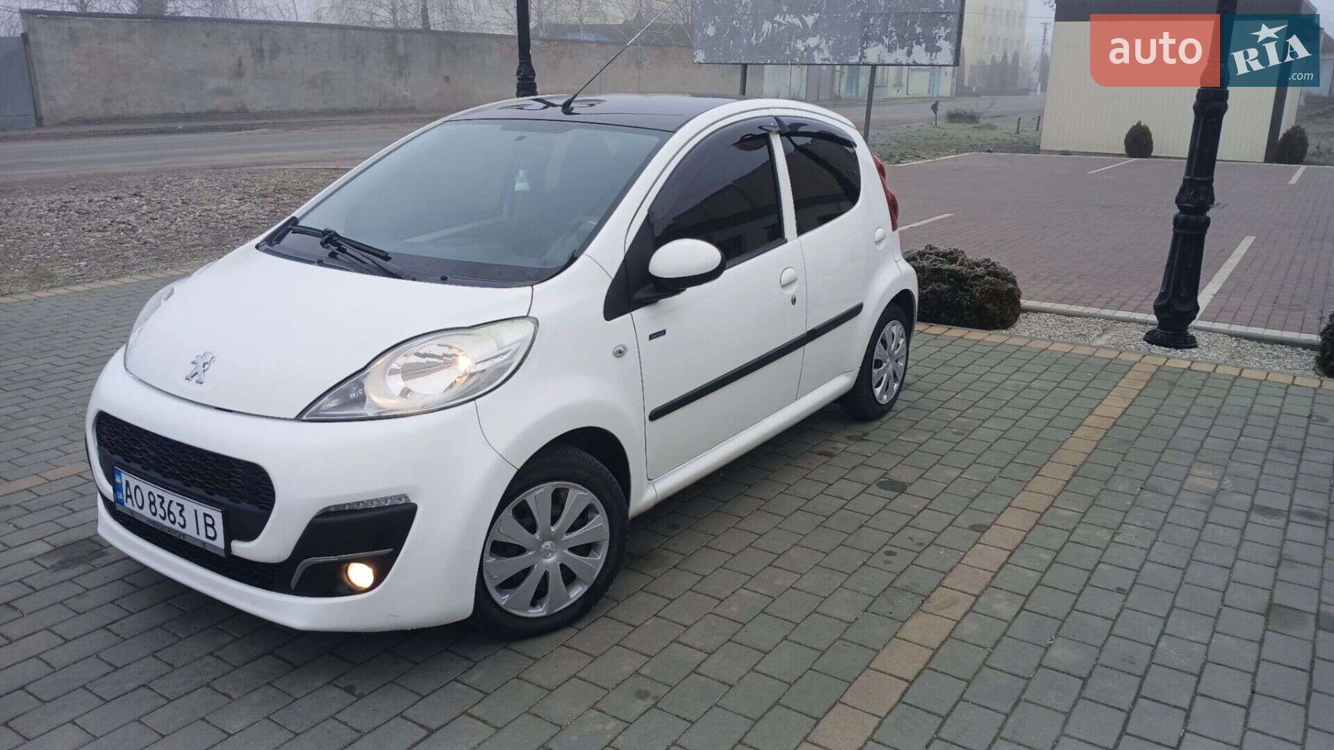 PEUGEOT 107 2012