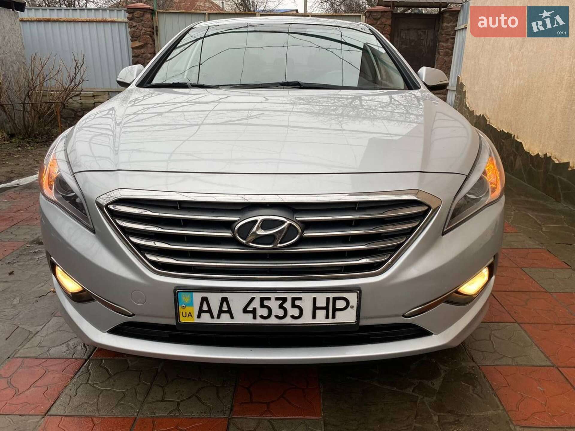 Головне фото звіту автомобіля HYUNDAI SONATA 2016